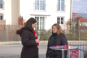 lockerer Plausch bei einem Gals Sekt